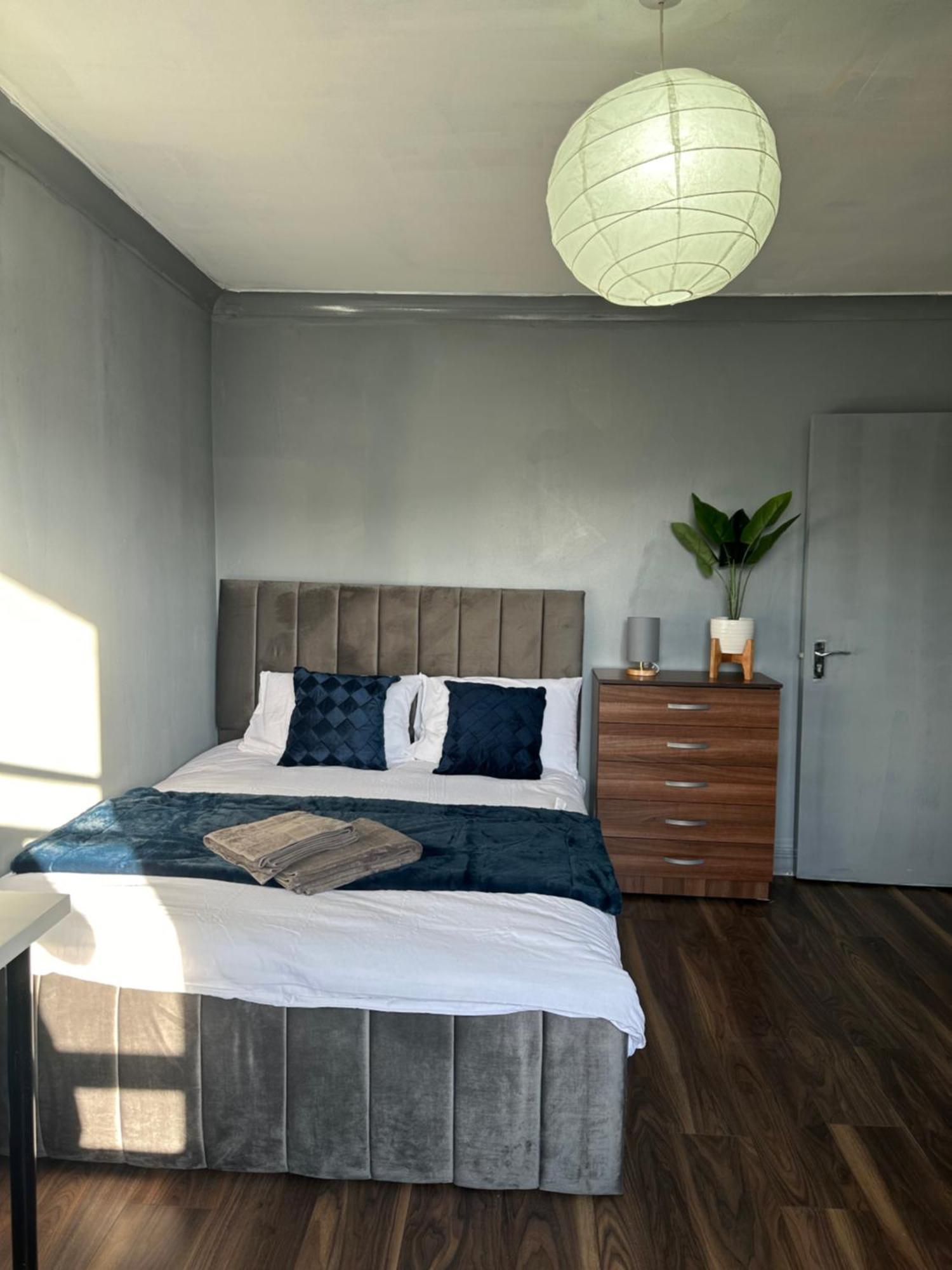 Luxury Room In A 4 Bedroom Flat! 4 Minutes Walk To Kingscross, St Pancras Лондон Экстерьер фото