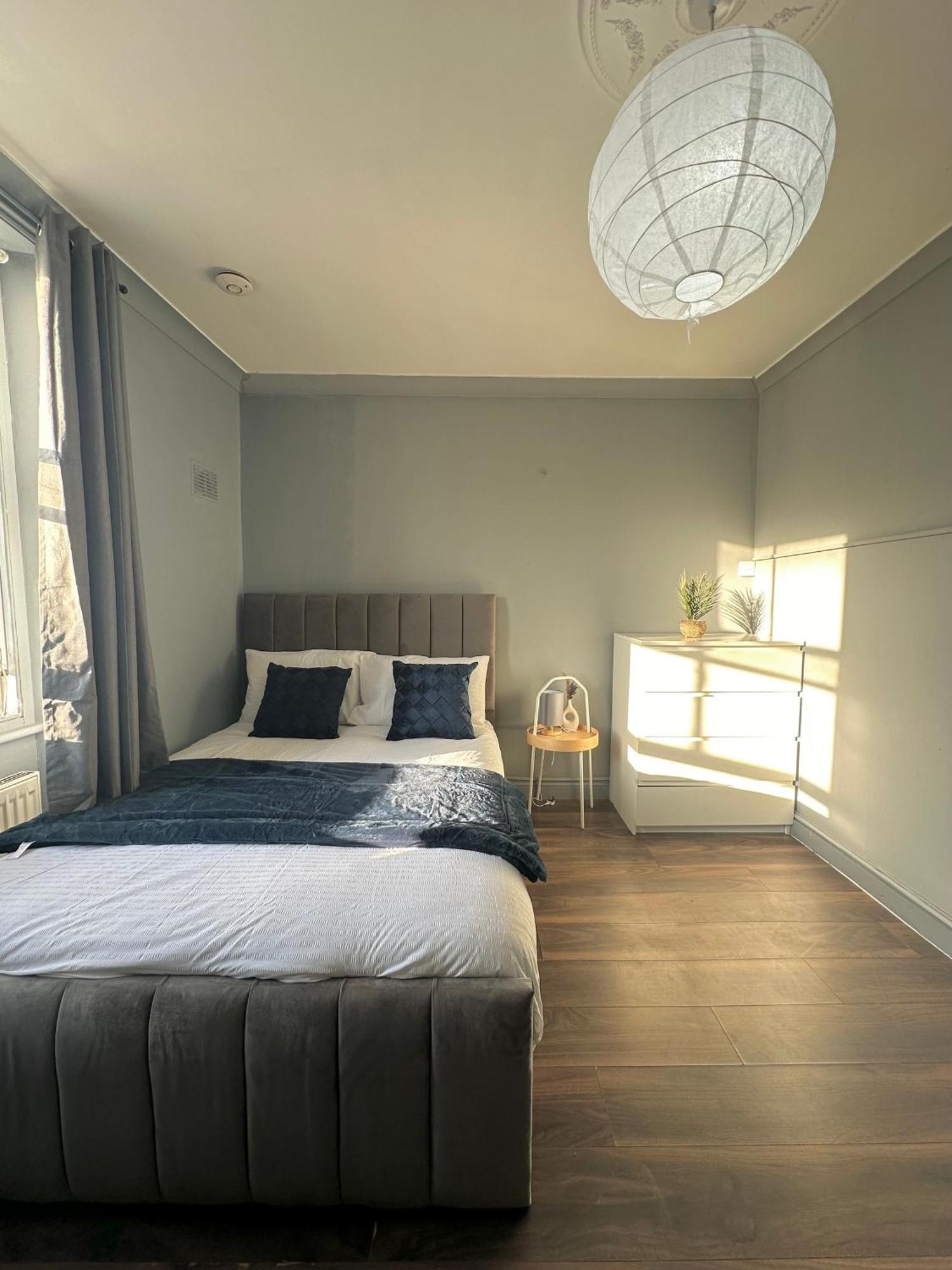 Luxury Room In A 4 Bedroom Flat! 4 Minutes Walk To Kingscross, St Pancras Лондон Экстерьер фото