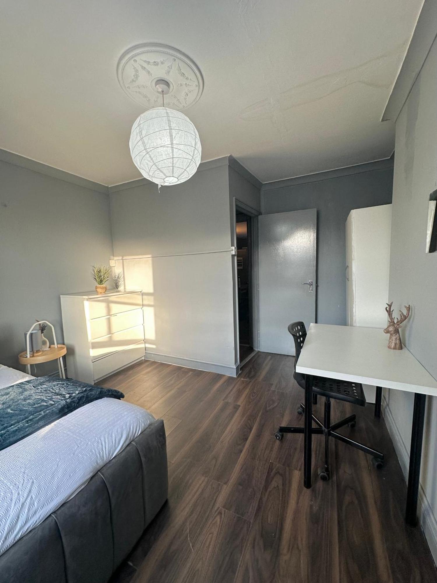 Luxury Room In A 4 Bedroom Flat! 4 Minutes Walk To Kingscross, St Pancras Лондон Экстерьер фото