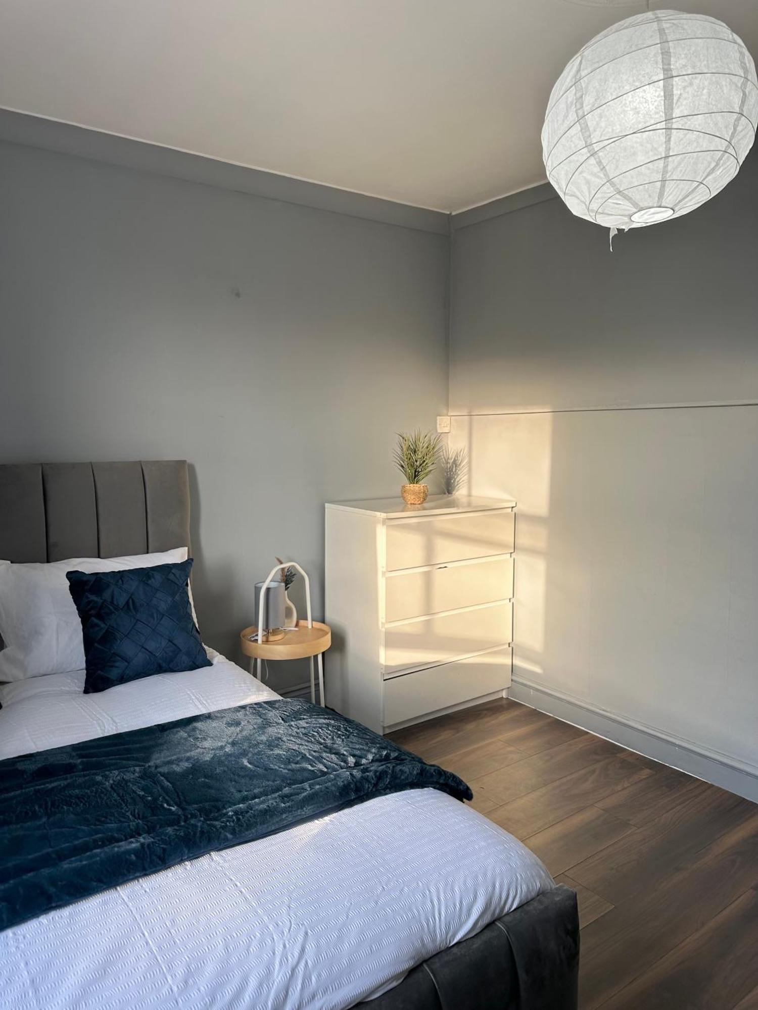 Luxury Room In A 4 Bedroom Flat! 4 Minutes Walk To Kingscross, St Pancras Лондон Экстерьер фото