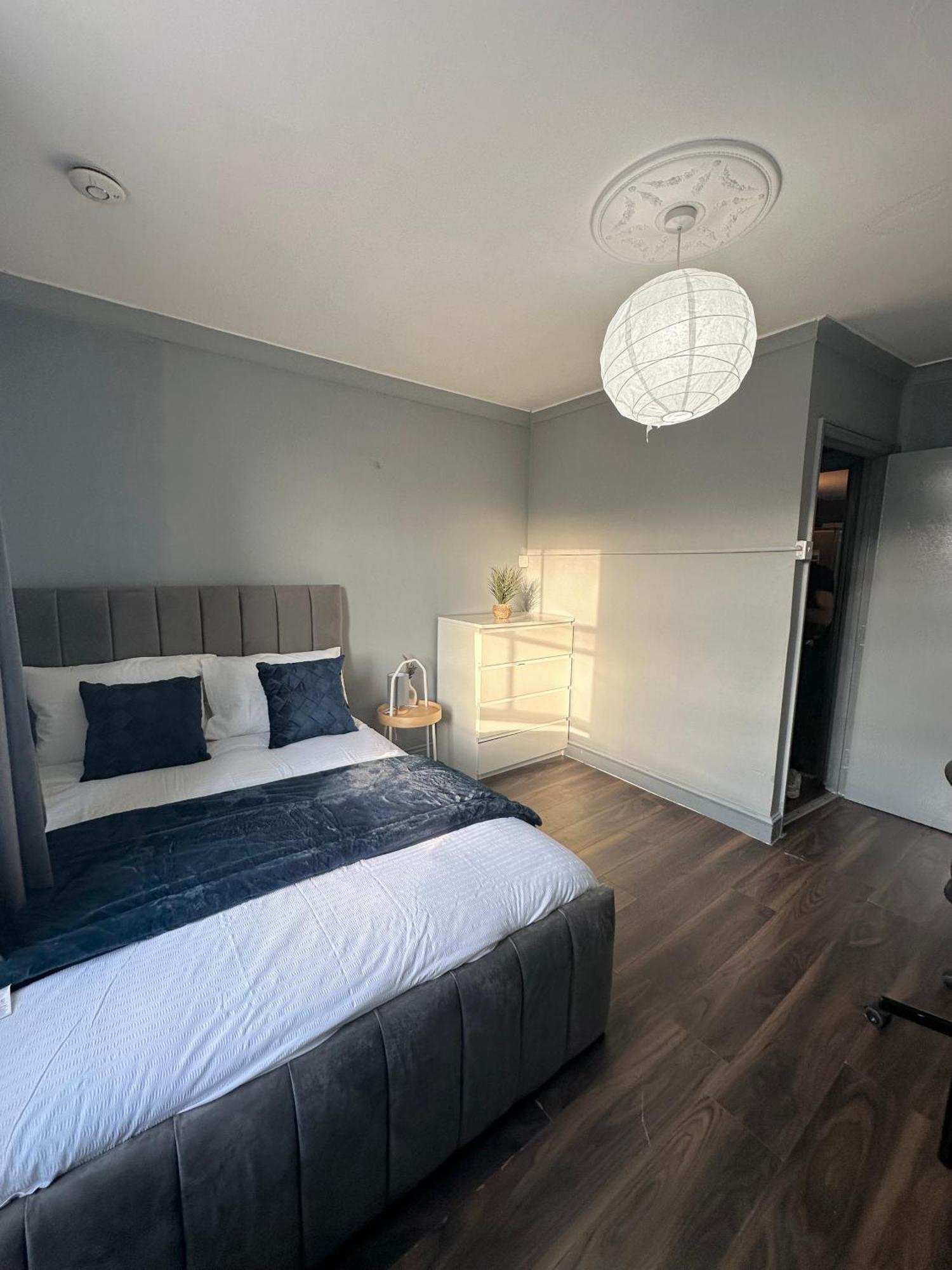 Luxury Room In A 4 Bedroom Flat! 4 Minutes Walk To Kingscross, St Pancras Лондон Экстерьер фото